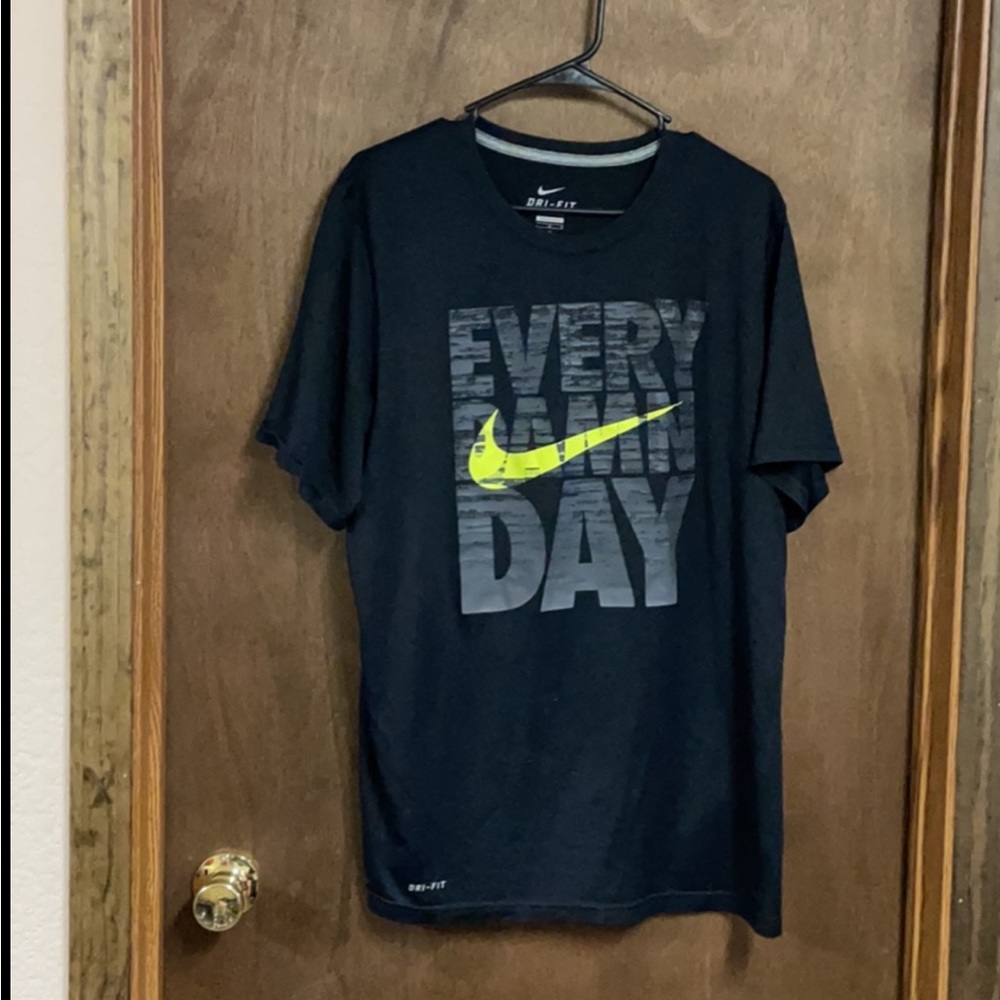 Nike Short Sleeve Shirt Large